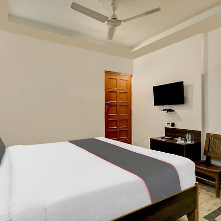 Collection O Premier Near Hazratganj Hotel Лакнау Екстериор снимка