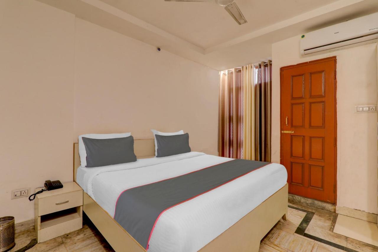 Collection O Premier Near Hazratganj Hotel Лакнау Екстериор снимка