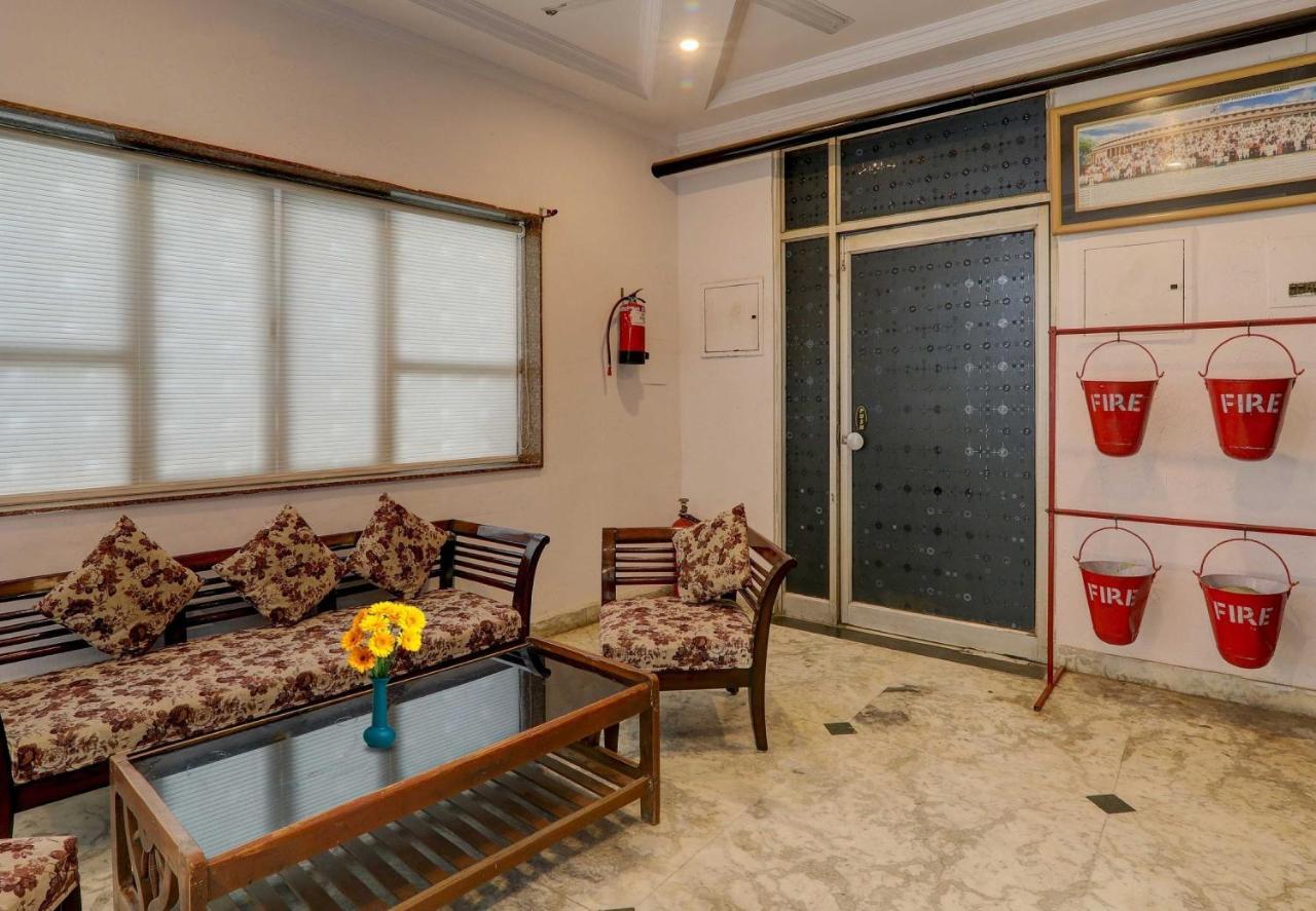 Collection O Premier Near Hazratganj Hotel Лакнау Екстериор снимка