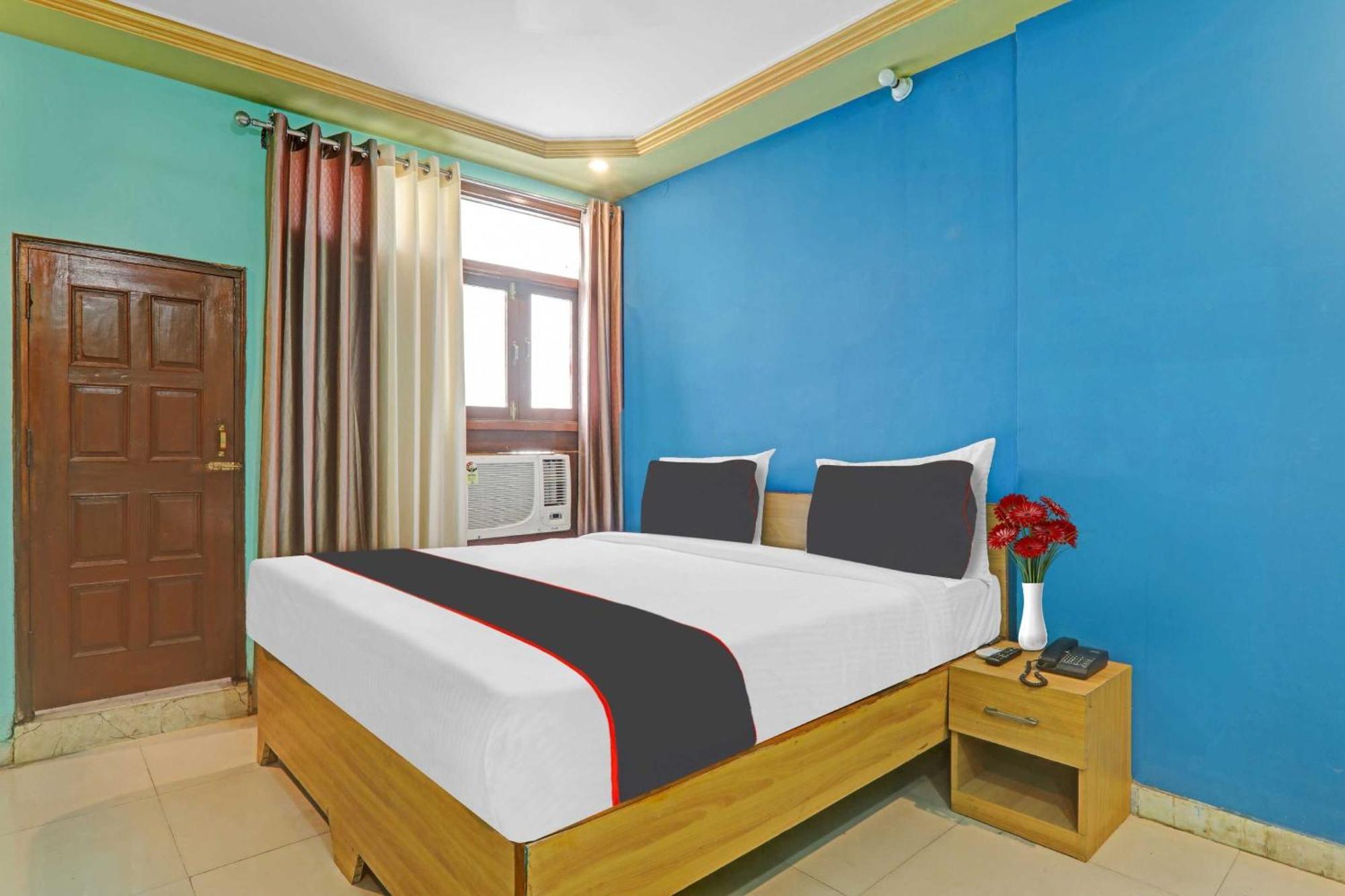 Collection O Premier Near Hazratganj Hotel Лакнау Екстериор снимка
