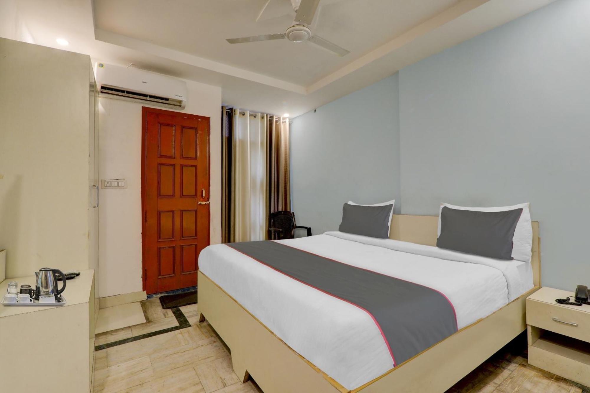 Collection O Premier Near Hazratganj Hotel Лакнау Екстериор снимка