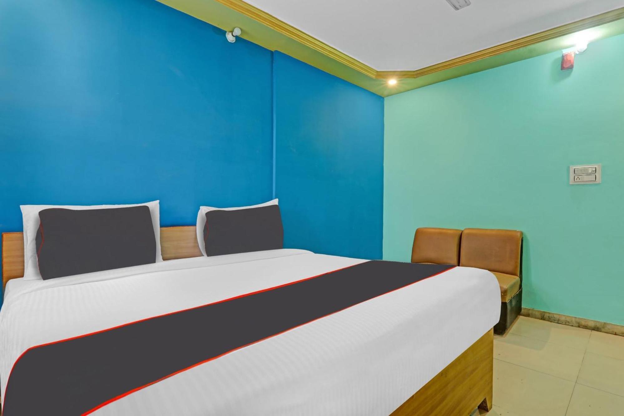 Collection O Premier Near Hazratganj Hotel Лакнау Екстериор снимка