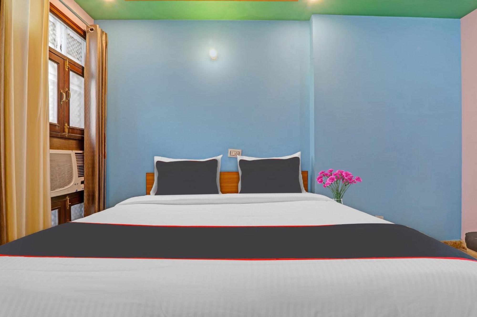 Collection O Premier Near Hazratganj Hotel Лакнау Екстериор снимка