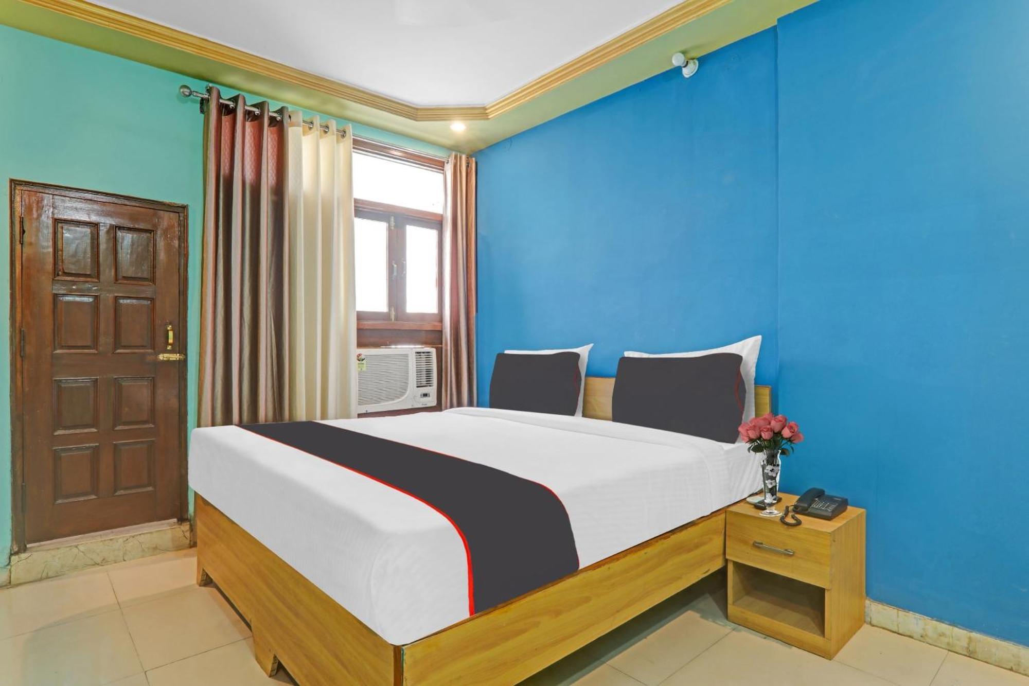 Collection O Premier Near Hazratganj Hotel Лакнау Екстериор снимка