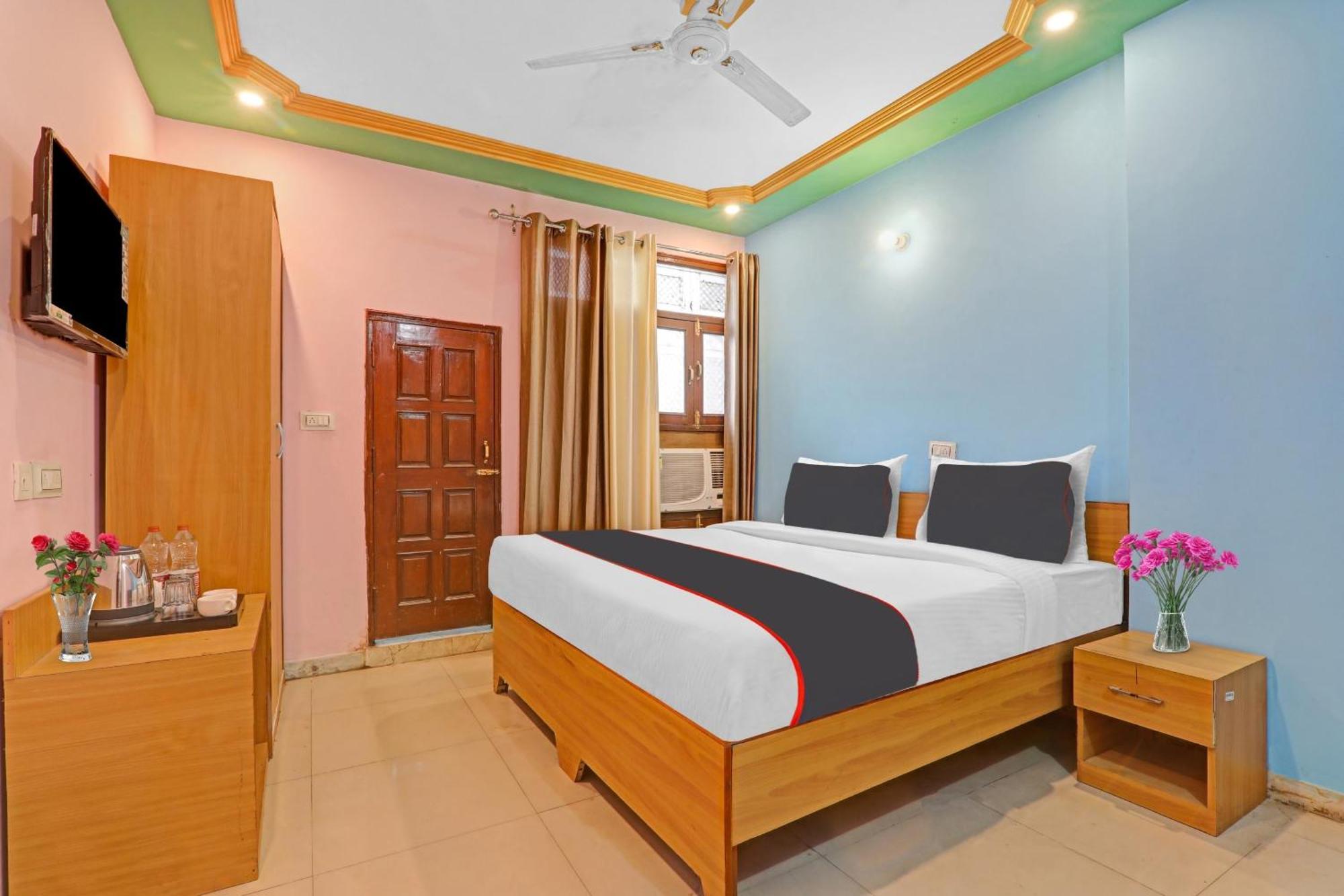 Collection O Premier Near Hazratganj Hotel Лакнау Екстериор снимка