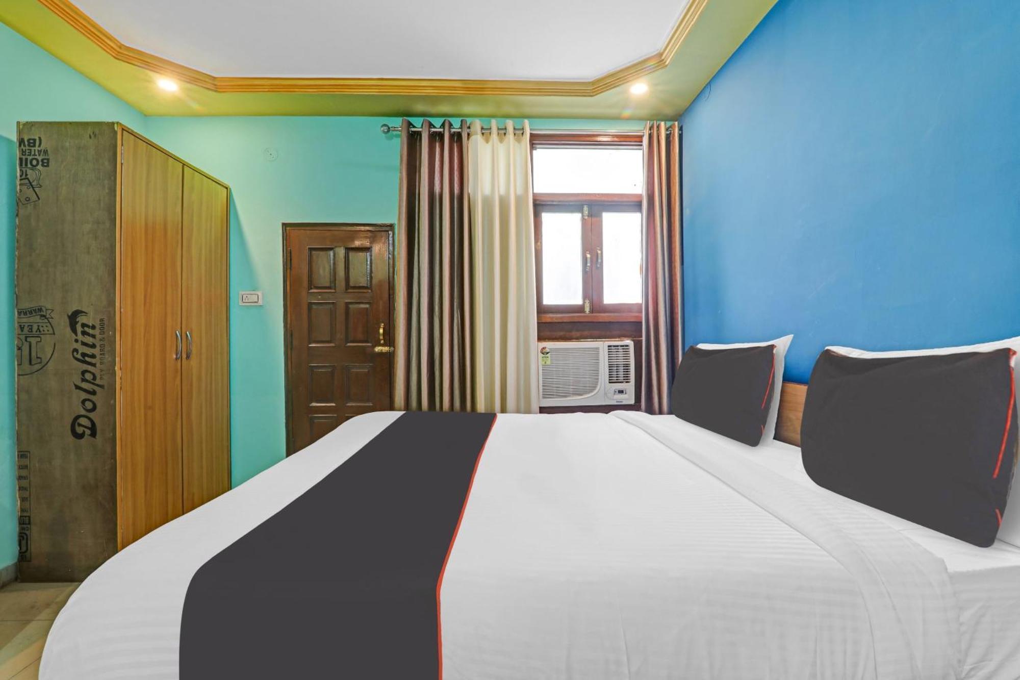 Collection O Premier Near Hazratganj Hotel Лакнау Екстериор снимка