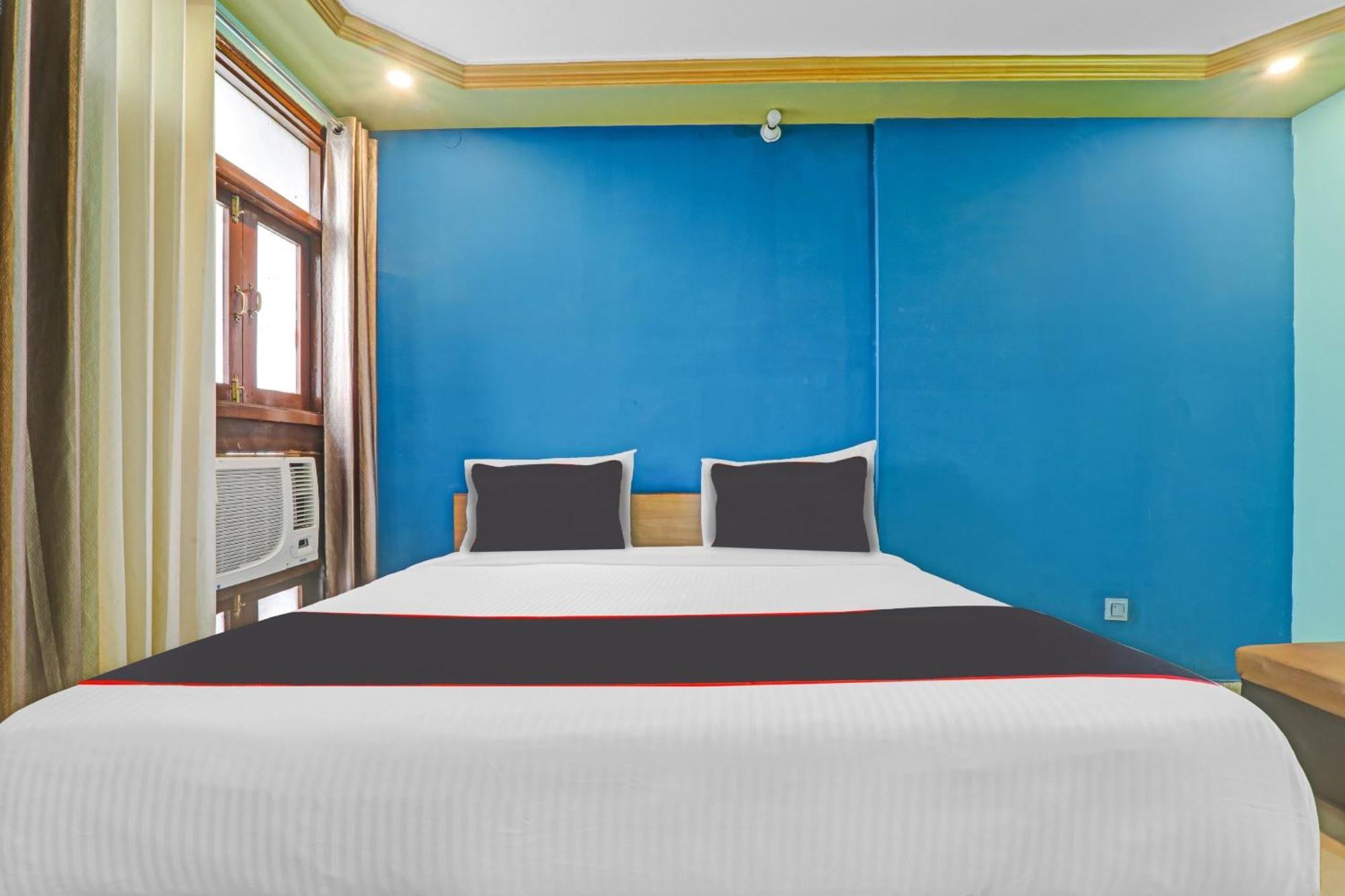 Collection O Premier Near Hazratganj Hotel Лакнау Екстериор снимка