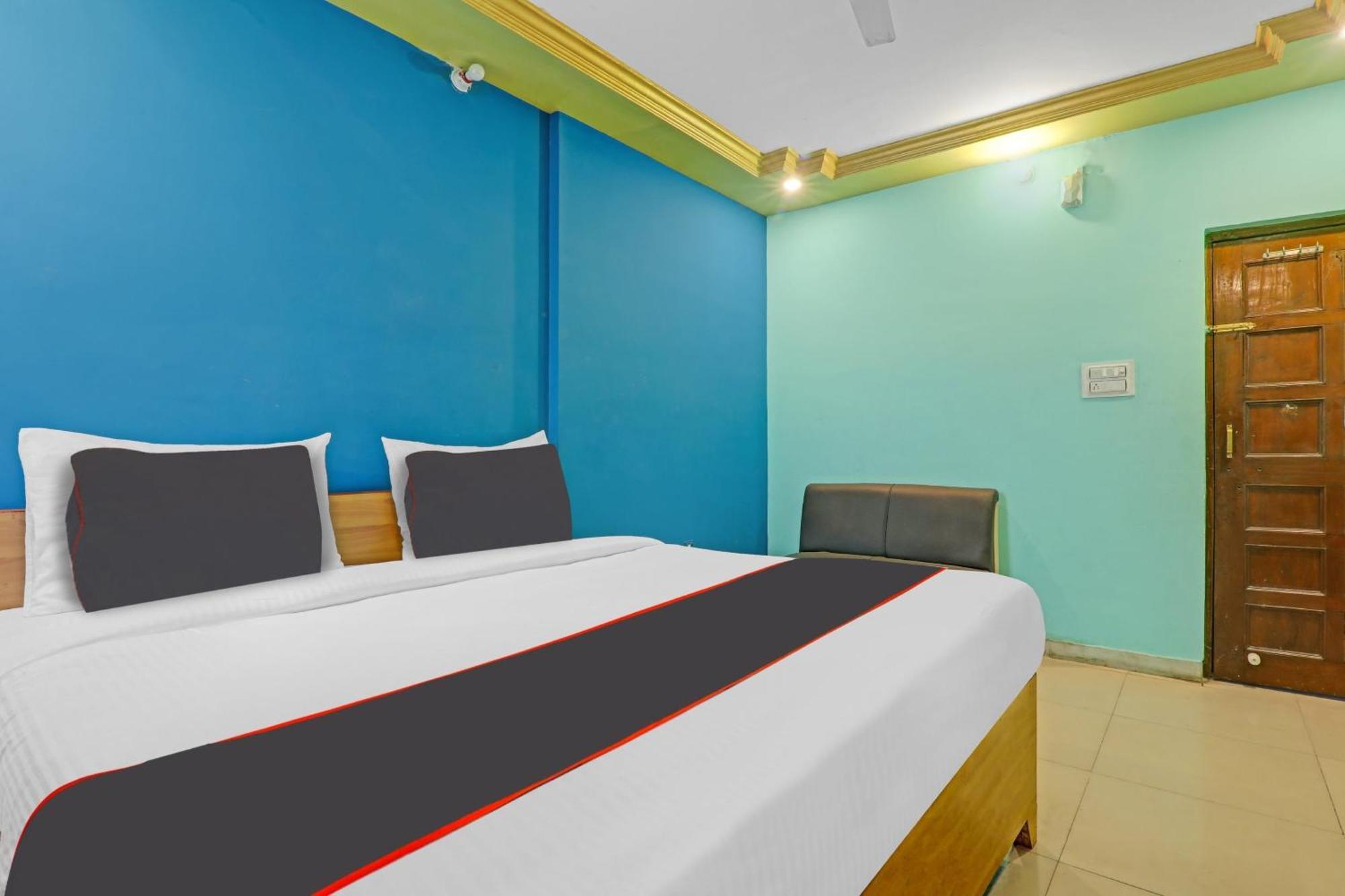 Collection O Premier Near Hazratganj Hotel Лакнау Екстериор снимка