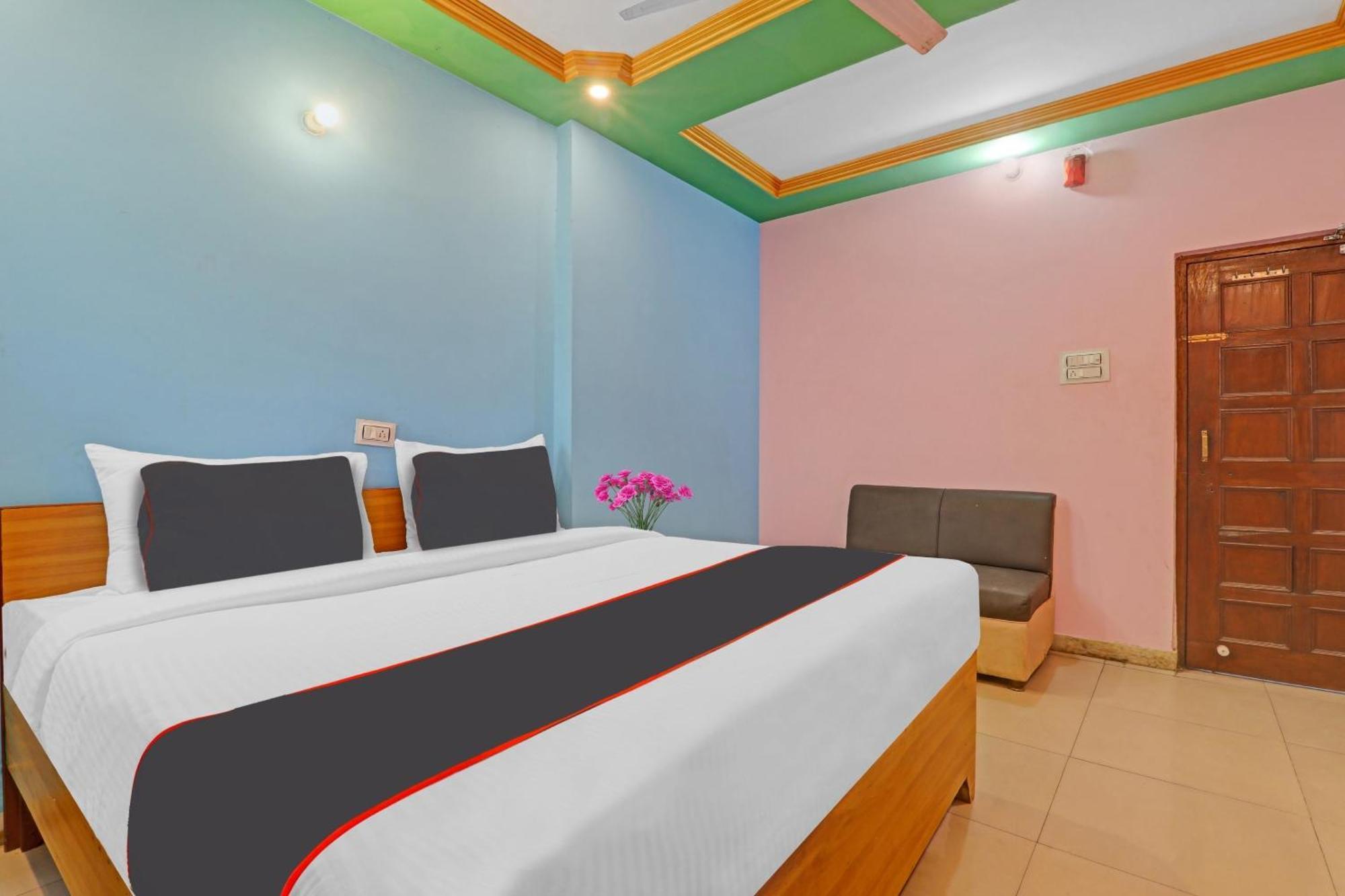 Collection O Premier Near Hazratganj Hotel Лакнау Екстериор снимка